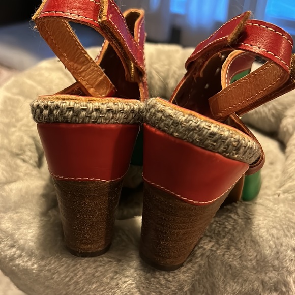 Women’s Sandals - Picture 4 of 6